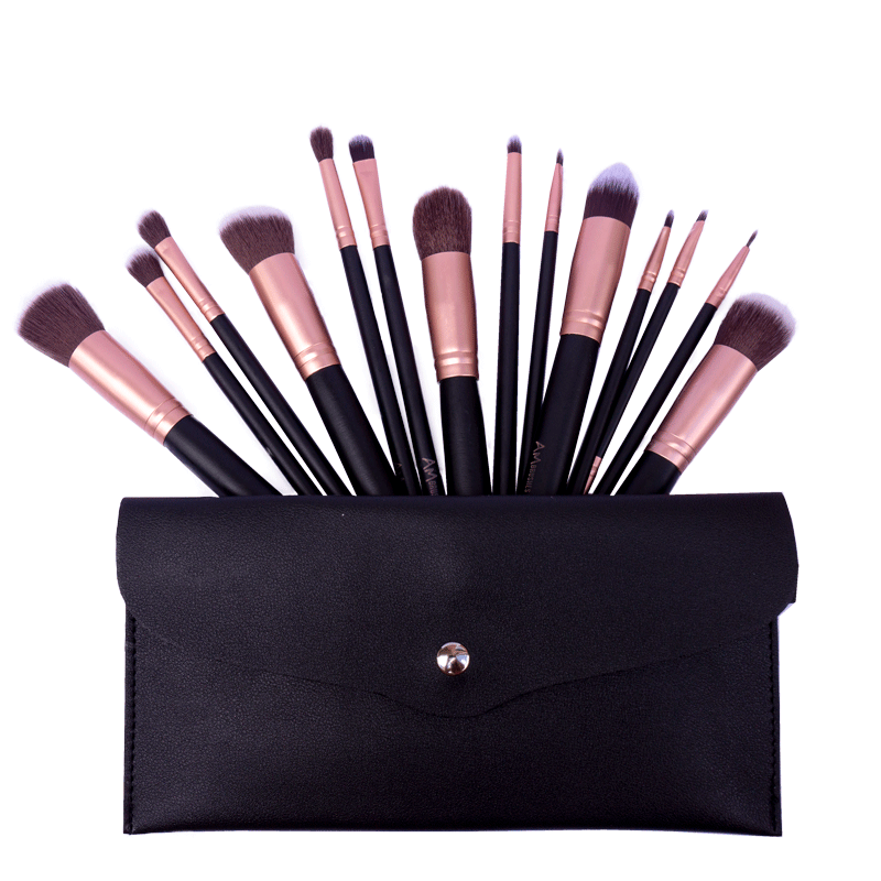 ¿CUÁNTAS BROCHAS NECESITAS PARA UN MAQUILLAJE COMPLETO?