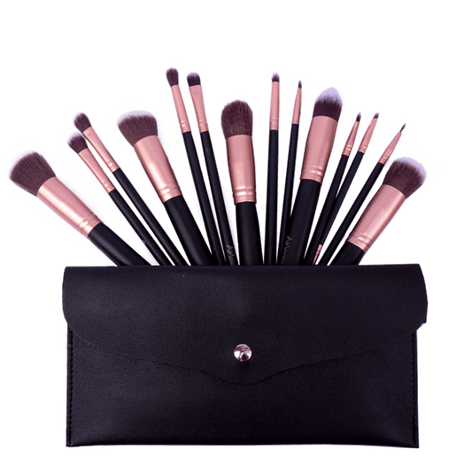 ¿CUÁNTAS BROCHAS NECESITAS PARA UN MAQUILLAJE COMPLETO?