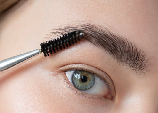 El Secreto para unas Cejas Perfectamente Definidas y Naturales: El Maquillaje en Polvo