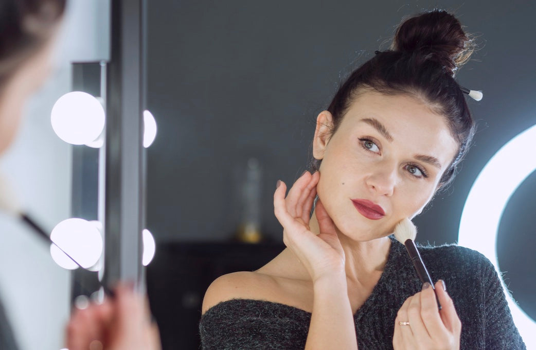 Maquillaje de Día vs. Maquillaje de Noche: Cómo Lograr Ambos Looks