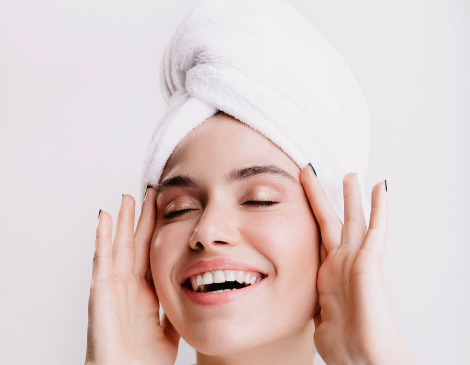 La Importancia de una Buena Limpieza Facial: Consejos y Productos Recomendados